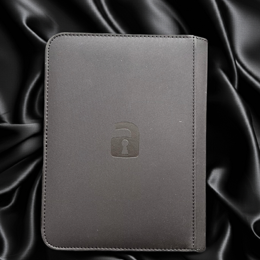 VaultX 4 pocket: Stilfuld mappe til at holde Pokémon, magic the gathering, yogi-oh og andre TCG